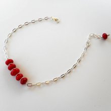 Armband aus roten Gorgonienperlen an einer Kette aus 925er Silber