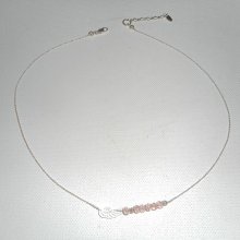 Halskette aus 925er Silber mit kleinem Flügel und rosa Kristallperlen