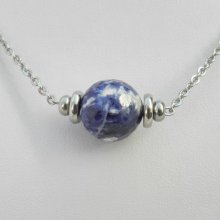 Solitärhalskette mit blauem Stein aus rundem Sodalith und Perlen aus rostfreiem Stahl