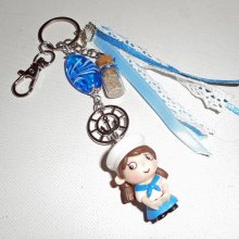 Schlüsselanhänger/Taschenschmuck Blaue Glasperle und kleine Matrosin mit Bändern 