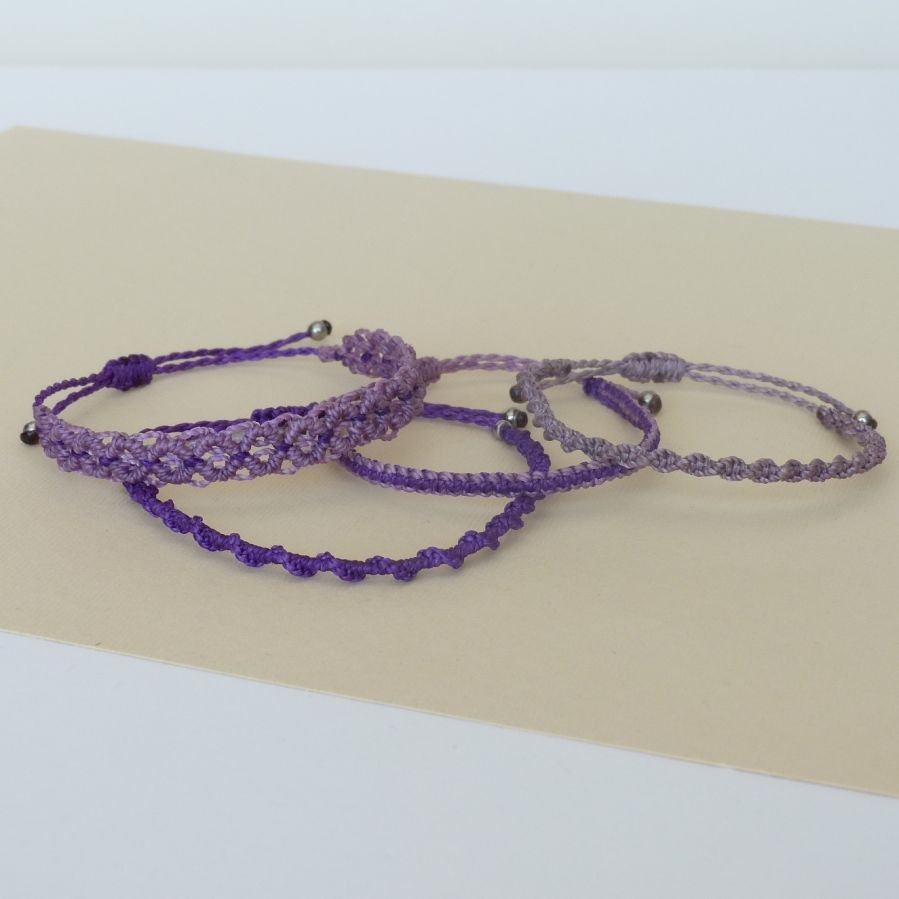 Bijoux en micro-macramé à personnaliser  en "Nuances de violet" 