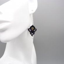 Schwarze Ohrringe aus Mikro-Makramee mit Perlen aus kaiserlichem Jaspis