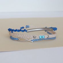 Mehrreihiges Armband 3 in 1 aus blauem und sandbeigem Mikro-Makramee