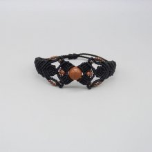 Armband aus schwarzem Mikro-Makramee mit einer zentralen "Sonnenstein"-Perle
