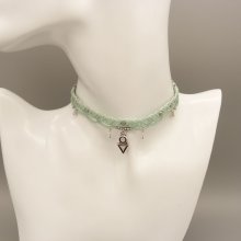 Halskette mit Rundhalsausschnitt aus mintgrünem Mikro-Makramee