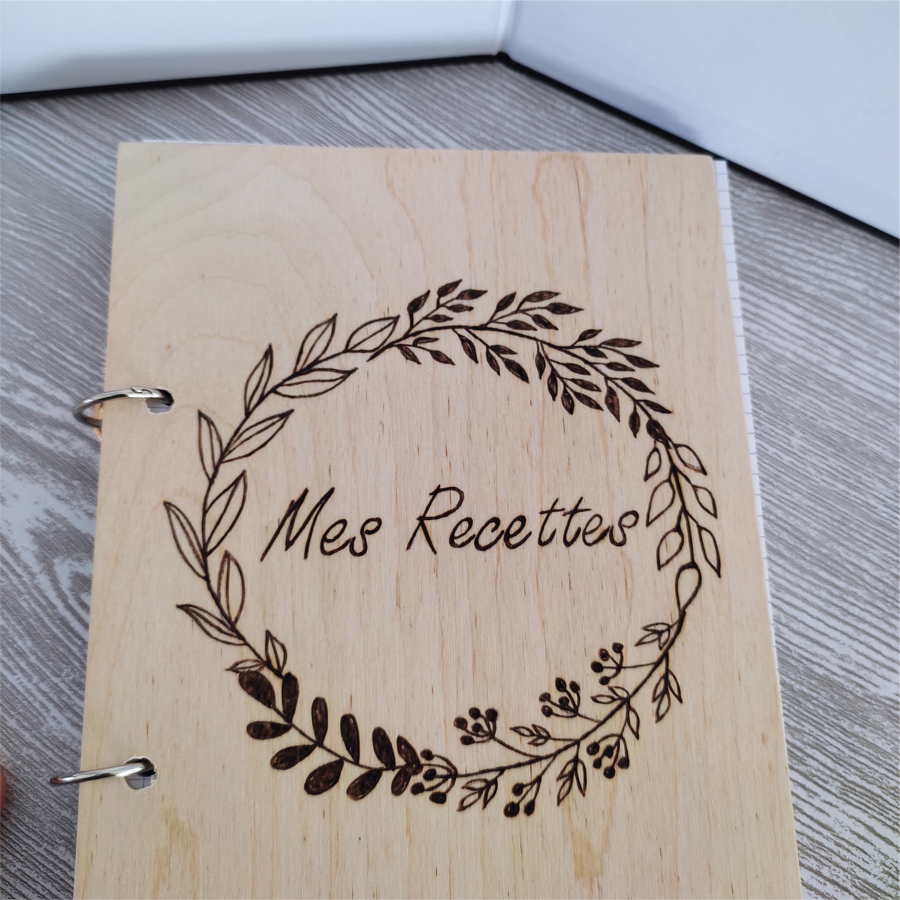 Rezeptbuch, Einband aus pyrografiertem Holz (Handarbeit), individuell gestaltbar