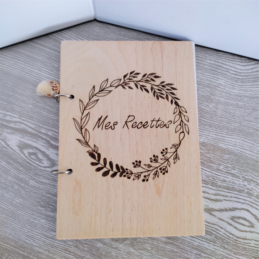 Rezeptbuch, Einband aus pyrografiertem Holz (Handarbeit), individuell gestaltbar