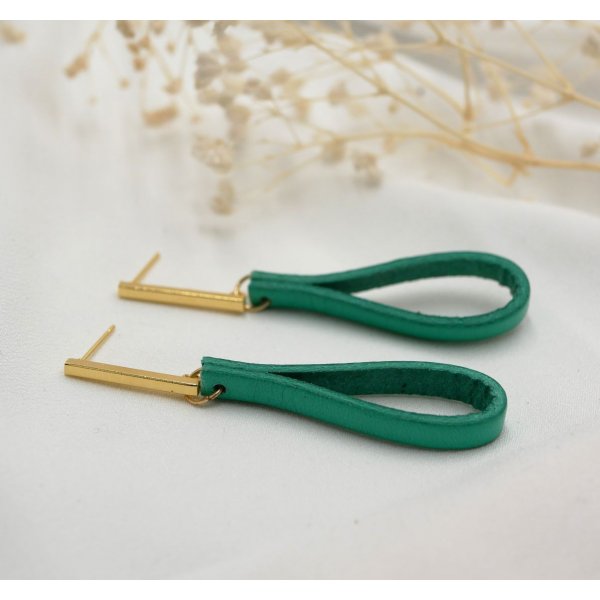 Ohrringe aus Jadeleder lange rechteckige goldene Nieten