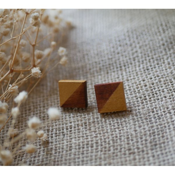 Runde Ohrringe aus Kirschholz, goldfarben bemalt