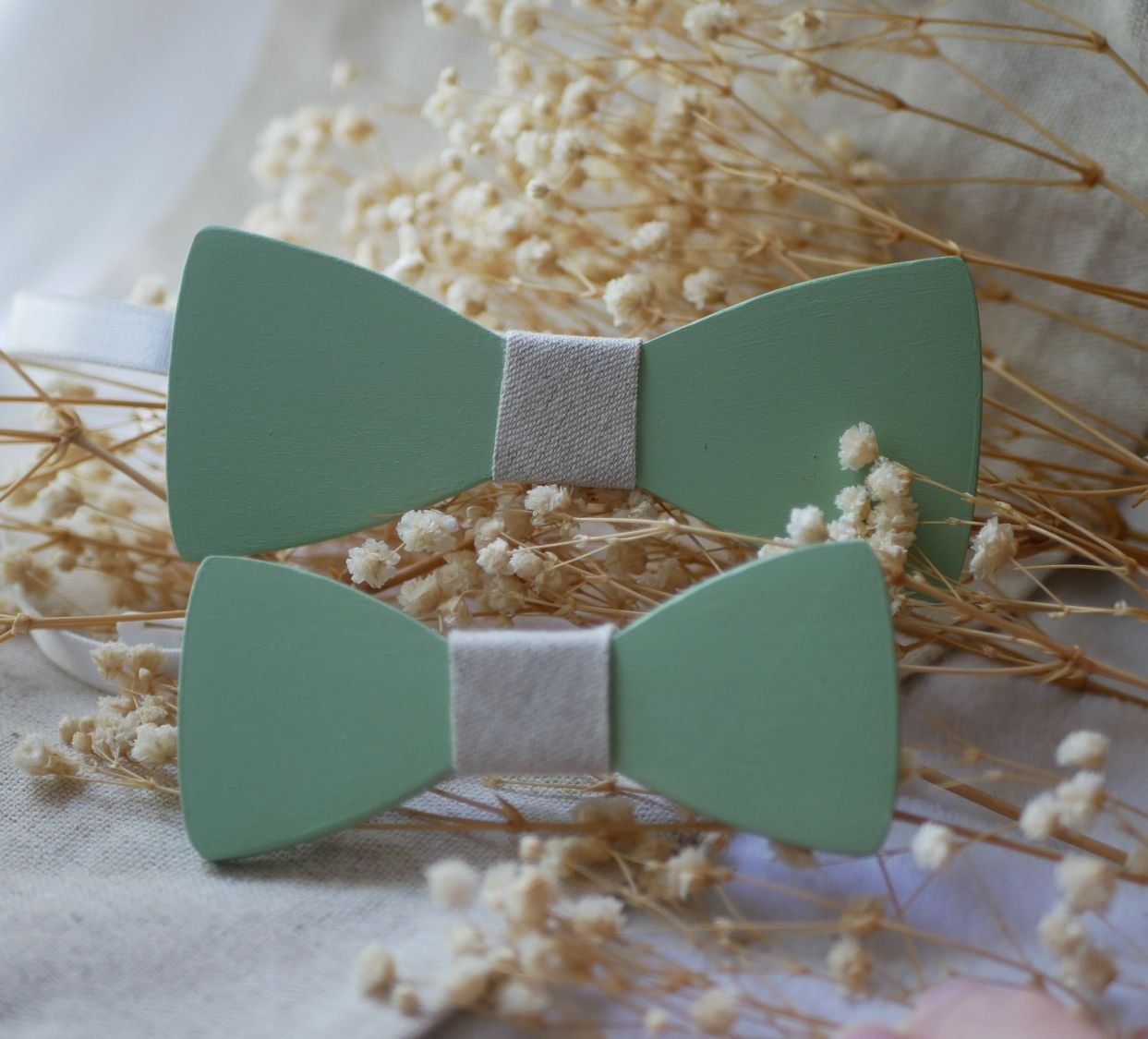 Ensemble boucles d'oreilles en bois vert et noeud papillon assorti