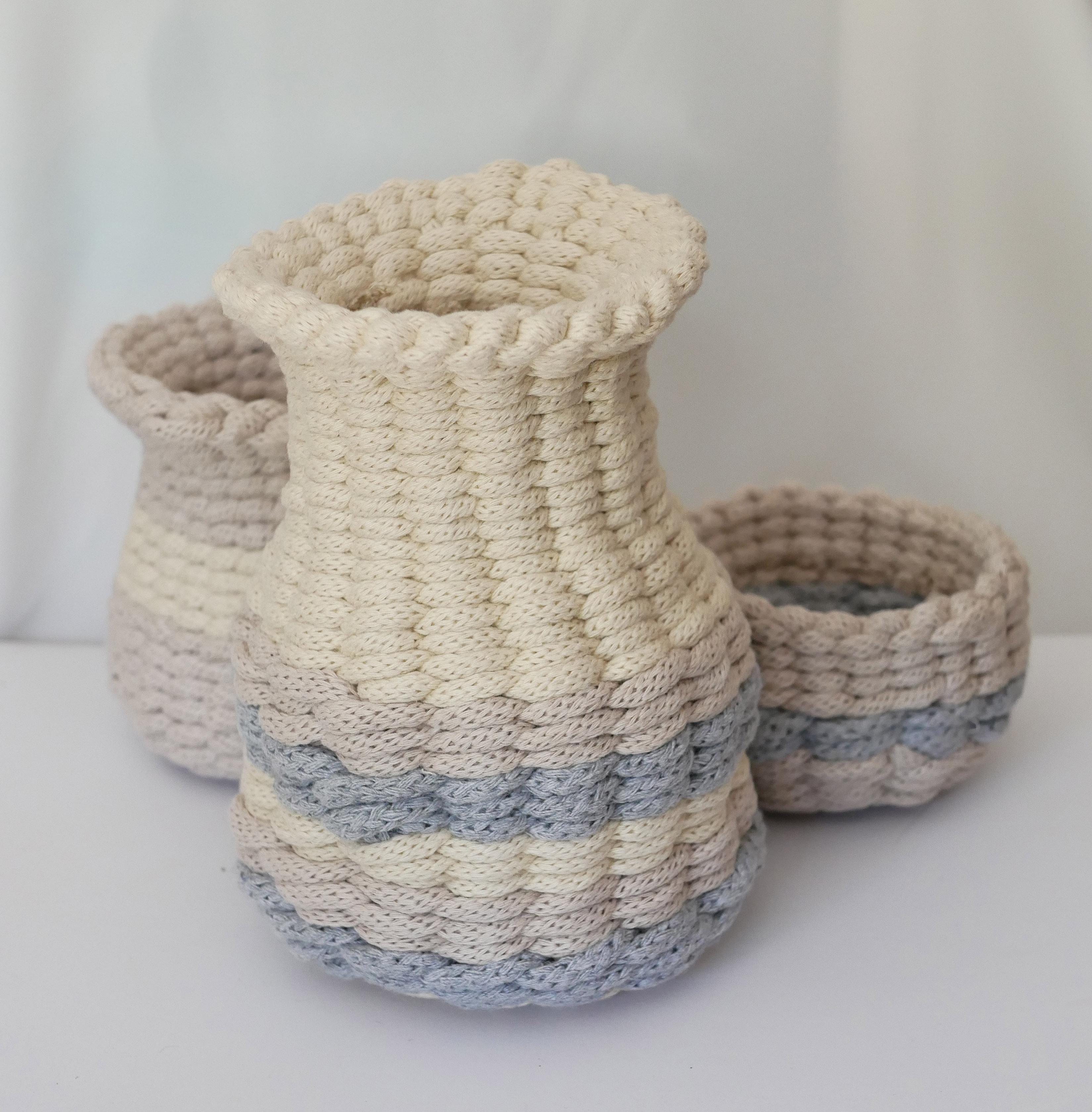 Vase en tissage de coton 3 couleurs rayées