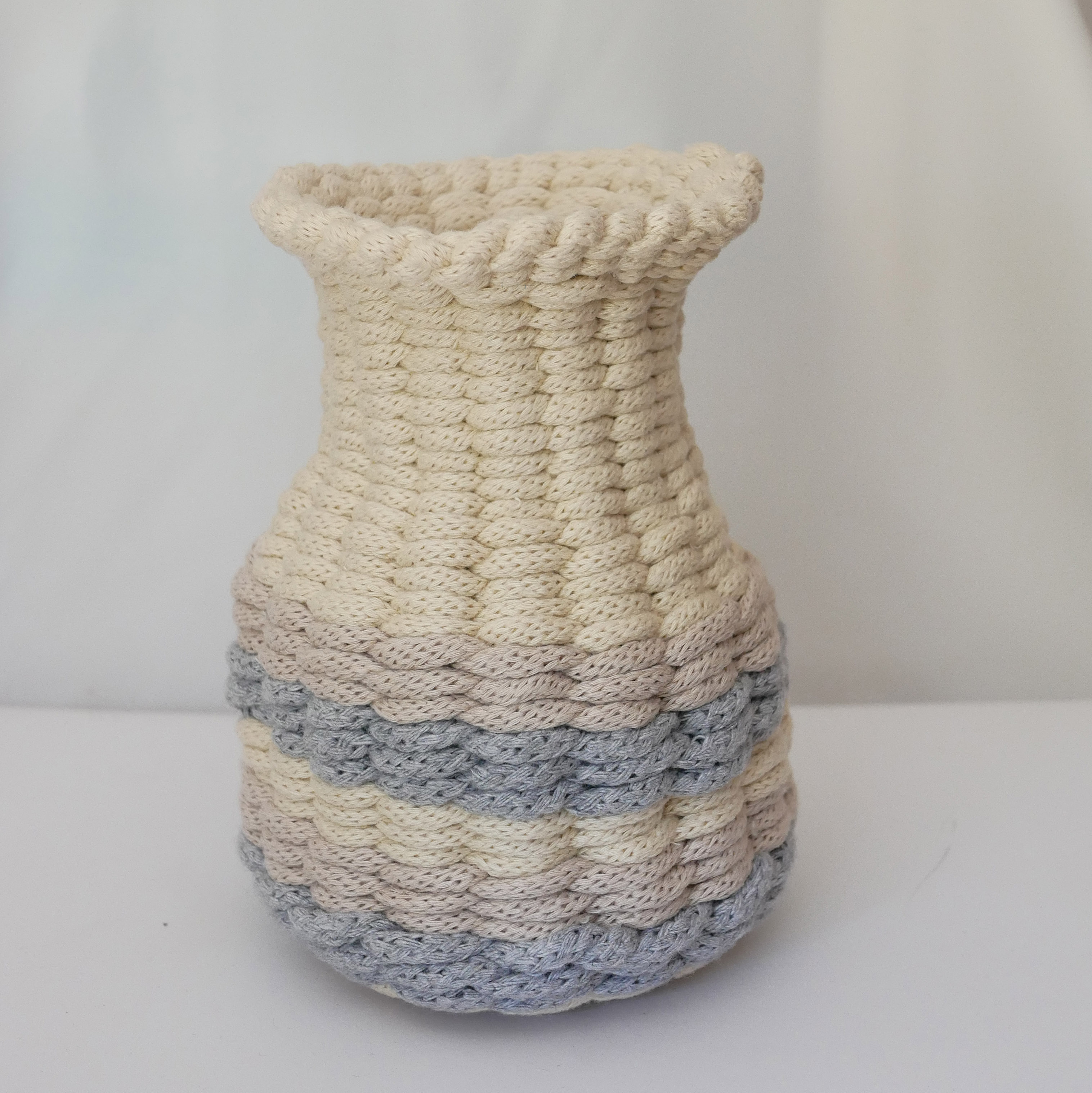 Vase en tissage de coton 3 couleurs rayées