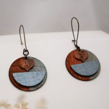 Boucles d'oreilles graphique en bois et feuille cuivrée