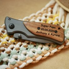 Klappbares Taschenmesser mit individuell graviertem Holzgriff