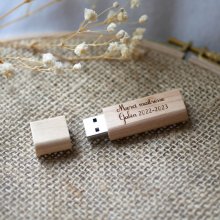 Kleiner USB-Stick aus Rohholz mit Gravur zum Selbstgestalten