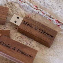Kleine USB-Stick aus Holz Nussbaum graviert zu personalisieren