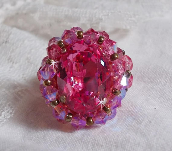 Rose Royale Ring mit Facetten und einem Cabochon aus Swarovski-Kristall