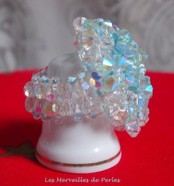 Crystal Blue Ring mit Facetten und Kreiseln aus Swarovski-Kristall