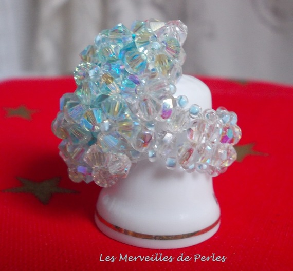 Crystal Blue Ring mit Facetten und Kreiseln aus Swarovski-Kristall