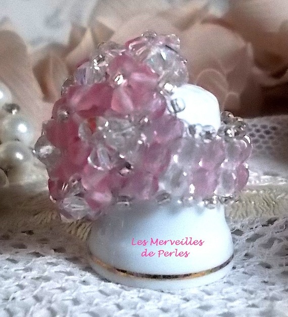 Sprudelnder Rose-Ring mit Facetten und Kreiseln aus Swarovski-Kristall