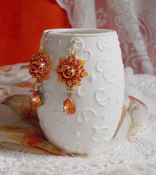 BO Lady in Orange bestickt mit Swarovski-Kristallen in Tangerine, Rocailles und böhmischen Glasperlen