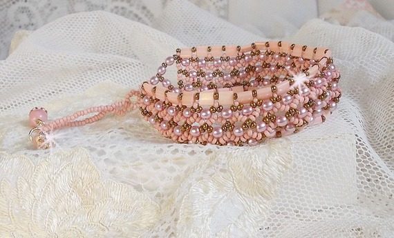 Rose Royale Armband mit Tila Rose Perlen, Facetten und Perlmuttperlen aus Swarovski-Kristall