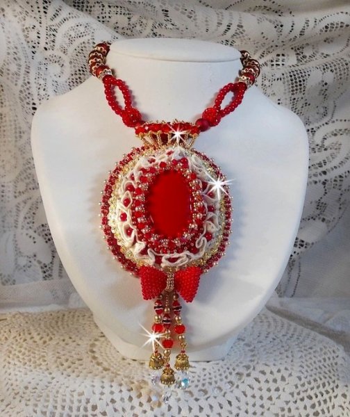 Anhänger Nous Deux Haute-Couture Barock bestickt mit Halbedelsteinperlen und Swarovski-Kristall 