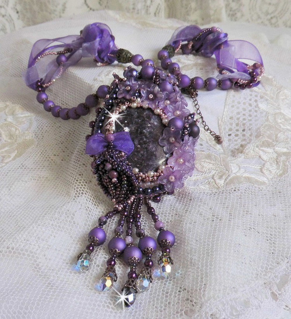 Chinese Purple Stone Anhänger Halskette bestickt mit Edelsteinen die Sugiliten