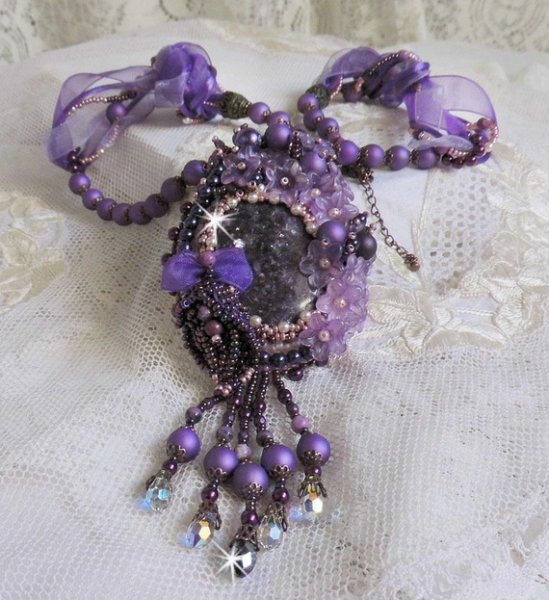 Chinese Purple Stone Anhänger Halskette bestickt mit Edelsteinen die Sugiliten