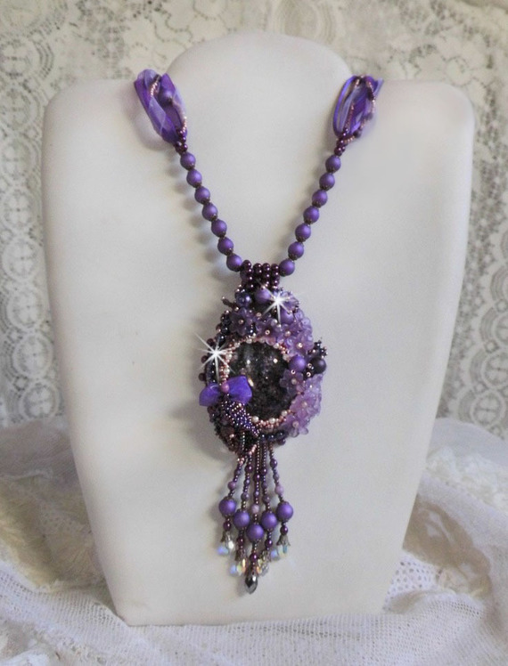 Chinese Purple Stone Anhänger Halskette bestickt mit Edelsteinen die Sugiliten
