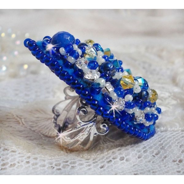 Blue Palace Ring, ein authentisches Design mit blauen Rocailles-Perlen und Swarovski-Kristallen