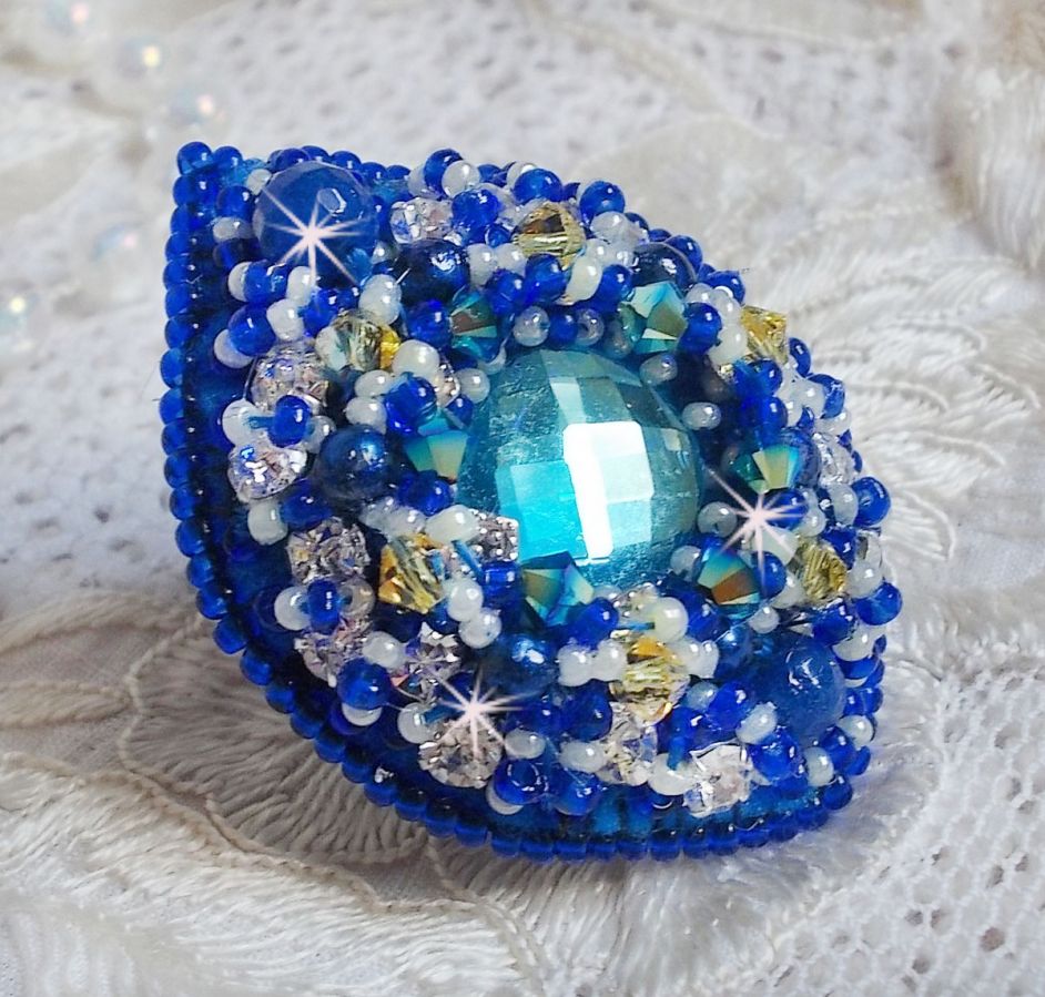 Blue Palace Ring, ein authentisches Design mit blauen Rocailles-Perlen und Swarovski-Kristallen