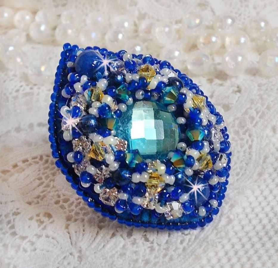 Blue Palace Ring, ein authentisches Design mit blauen Rocailles-Perlen und Swarovski-Kristallen