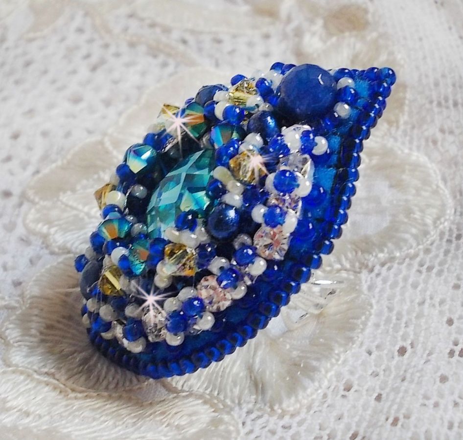 Blue Palace Ring, ein authentisches Design mit blauen Rocailles-Perlen und Swarovski-Kristallen