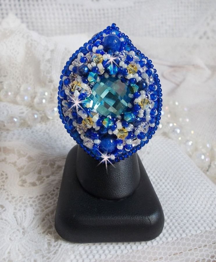 Blue Palace Ring, ein authentisches Design mit blauen Rocailles-Perlen und Swarovski-Kristallen