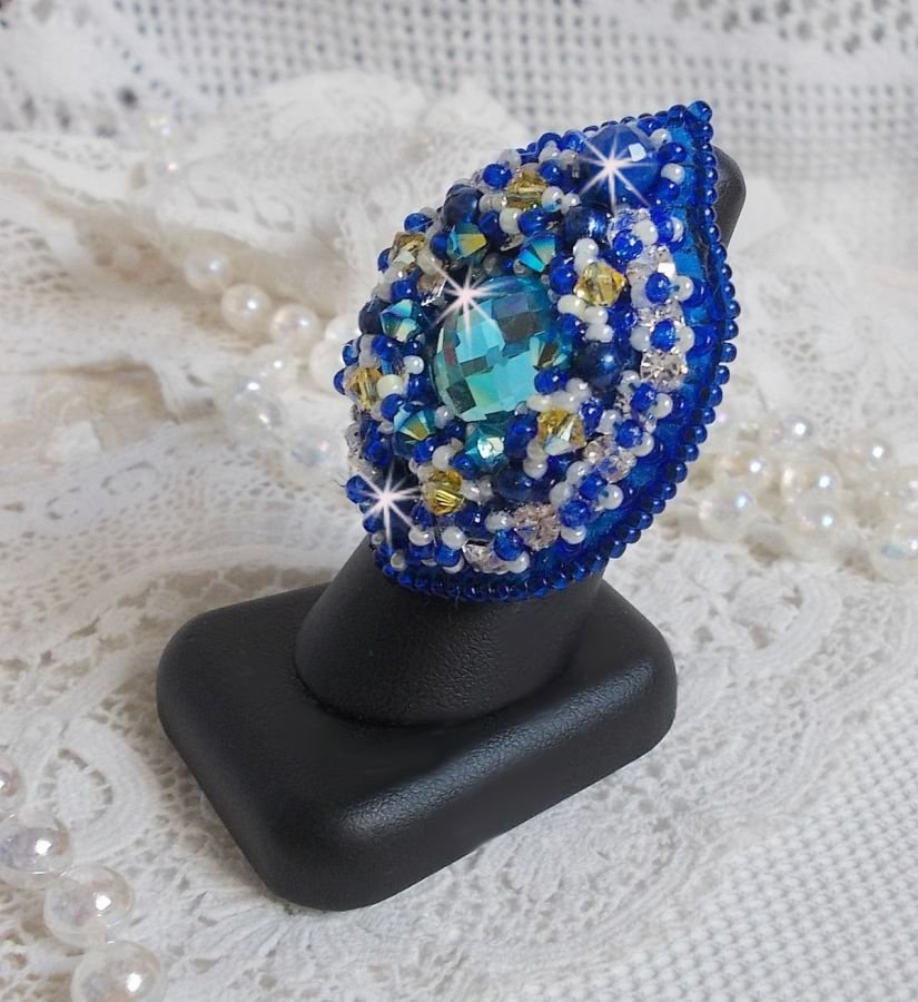 Blue Palace Ring, ein authentisches Design mit blauen Rocailles-Perlen und Swarovski-Kristallen