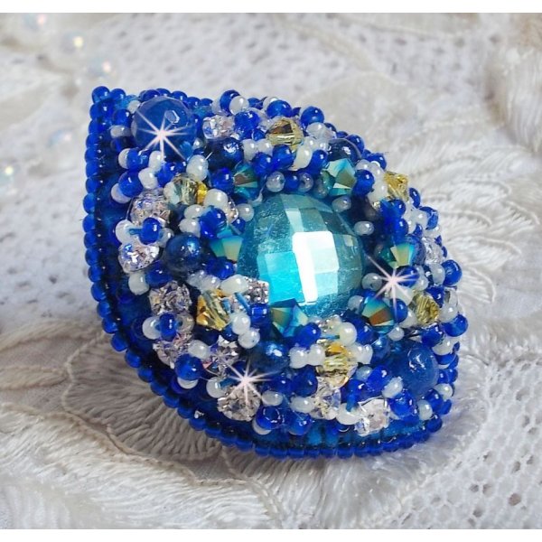 Blue Palace Ring, ein authentisches Design mit blauen Rocailles-Perlen und Swarovski-Kristallen