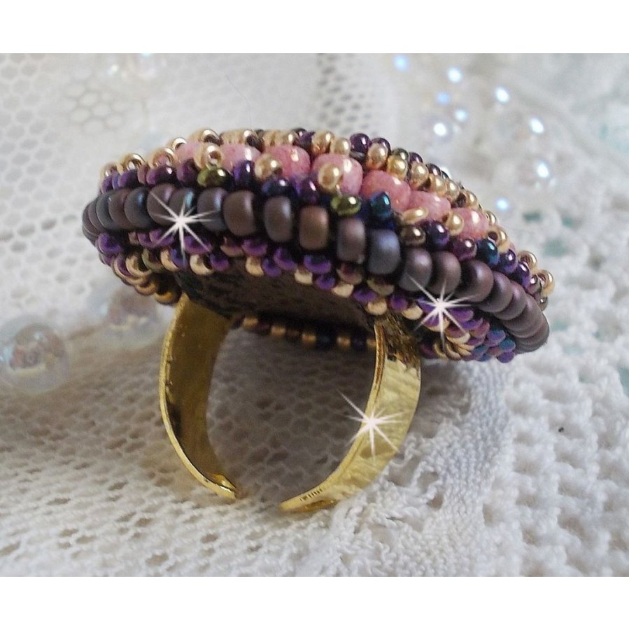 Bonjour Paris Ring, bestickt mit einem marmorierten Harzcabochon und Miyuki Rocailles