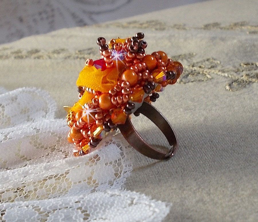 Ring Les Rêves d'Acapulco bestickt mit Swarovski-Kristallen, Miyuki-Rocailles, Glas und Perlen im Boho-Ethno-Stil