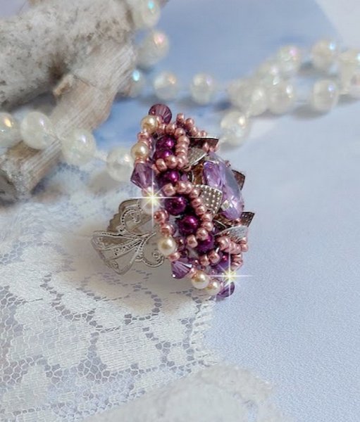 Chinese Purple Stone Ring bestickt mit Swarovski-Kristallen und Rocailles