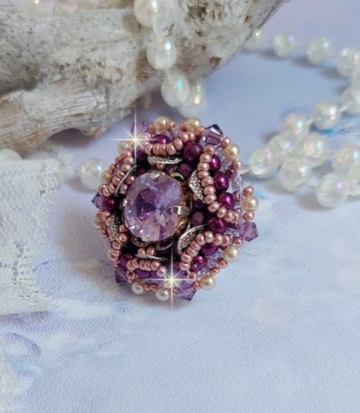 Chinese Purple Stone Ring bestickt mit Swarovski-Kristallen und Rocailles