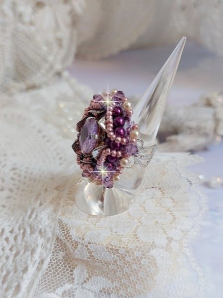 Chinese Purple Stone Ring bestickt mit Swarovski-Kristallen und Rocailles