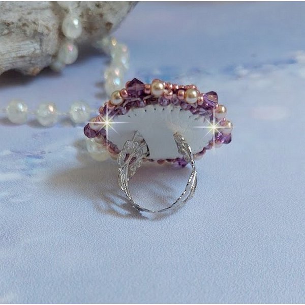 Chinese Purple Stone Ring bestickt mit Swarovski-Kristallen und Rocailles