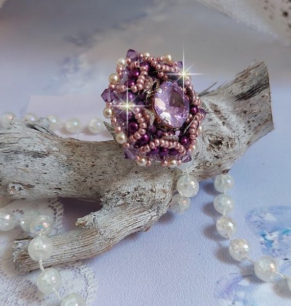 Chinese Purple Stone Ring bestickt mit Swarovski-Kristallen und Rocailles