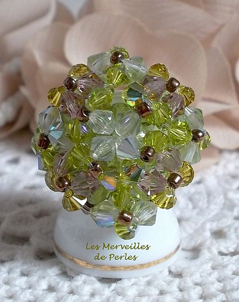 Ring Baiser Vol&eacute; mit Facetten und Kreiseln aus Swarovski-Kristall