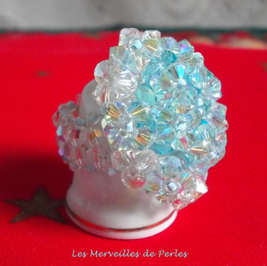 Crystal Blue Ring mit Facetten und Kreiseln aus Swarovski-Kristall