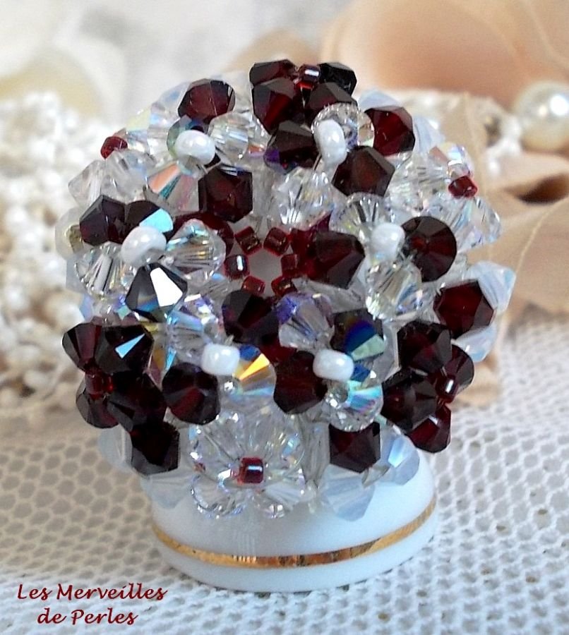 Garnet und White Ring mit Facetten und Kreiseln aus Swarovski-Kristall