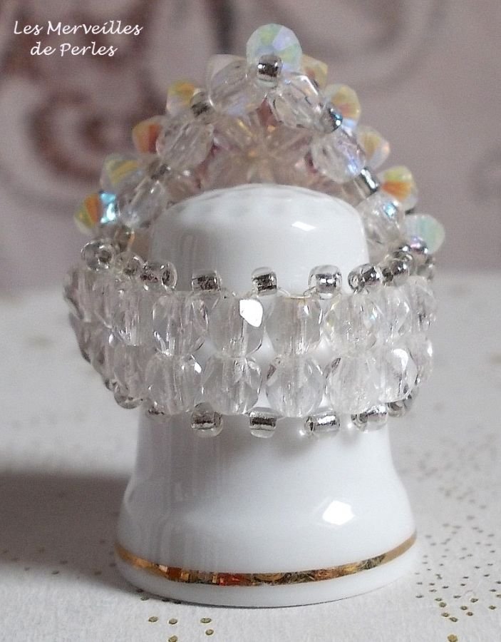 Bague Losange avec des facettes et des toupies en cristal de Swarovski