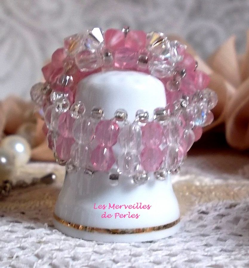 Sprudelnder Rose-Ring mit Facetten und Kreiseln aus Swarovski-Kristall