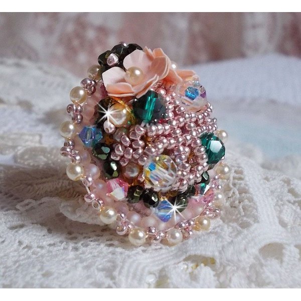Bohemian Ring bestickt mit Swarovski-Kristallen, Facetten und Rocailles Miyuki